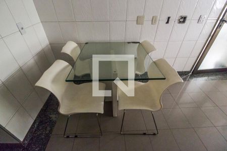 Apartamento à venda com 284m², 4 quartos e 4 vagas Apartamento à venda com 284m², 4 quartos e 4 vagasDetalhe da cozinha