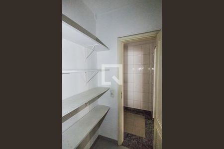 Apartamento à venda com 284m², 4 quartos e 4 vagas Apartamento à venda com 284m², 4 quartos e 4 vagasDespensa