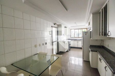 Apartamento à venda com 284m², 4 quartos e 4 vagas Apartamento à venda com 284m², 4 quartos e 4 vagasCozinha
