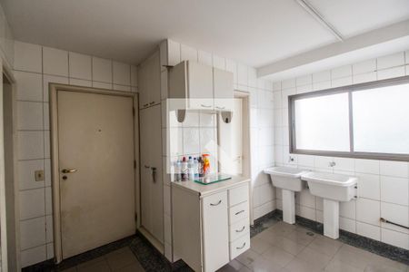 Apartamento à venda com 284m², 4 quartos e 4 vagas Apartamento à venda com 284m², 4 quartos e 4 vagasÁrea de Serviço