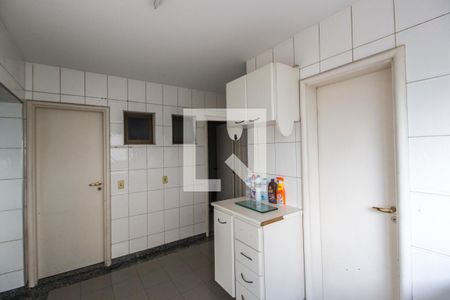Apartamento à venda com 284m², 4 quartos e 4 vagas Apartamento à venda com 284m², 4 quartos e 4 vagasÁrea de Serviço