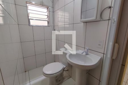Banheiro de casa de condomínio para alugar com 1 quarto, 45m² em Ponte Rasa, São Paulo