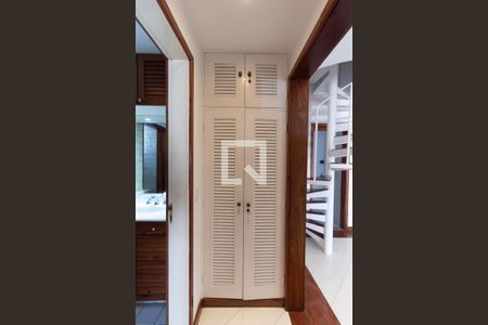 Apartamento à venda com 119m², 2 quartos e 1 vaga Apartamento à venda com 119m², 2 quartos e 1 vagaCorredor