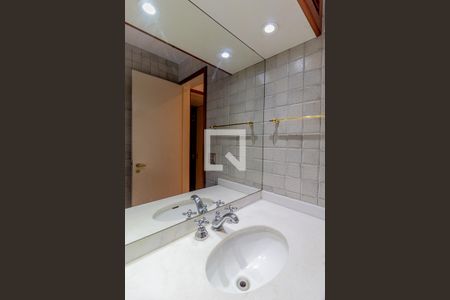 Apartamento à venda com 119m², 2 quartos e 1 vaga Apartamento à venda com 119m², 2 quartos e 1 vagaBanheiro Social