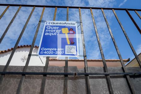 Casa à venda com 260m², 5 quartos e 2 vagas Casa à venda com 260m², 5 quartos e 2 vagasFachada