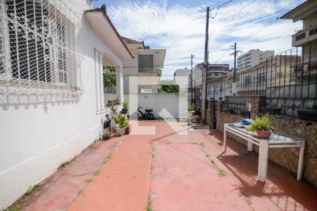 Casa à venda com 260m², 5 quartos e 2 vagas Casa à venda com 260m², 5 quartos e 2 vagasEntrada