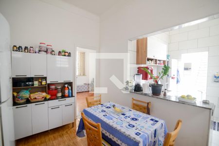 Casa à venda com 260m², 5 quartos e 2 vagas Casa à venda com 260m², 5 quartos e 2 vagasCopa