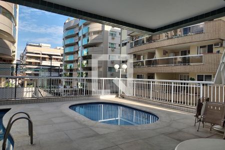 Apartamento à venda com 111m², 4 quartos e 3 vagas Apartamento à venda com 111m², 4 quartos e 3 vagasÁrea comum - Piscina