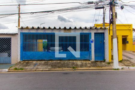 Casa à venda com 105m², 2 quartos e 3 vagas Casa à venda com 105m², 2 quartos e 3 vagasFachada