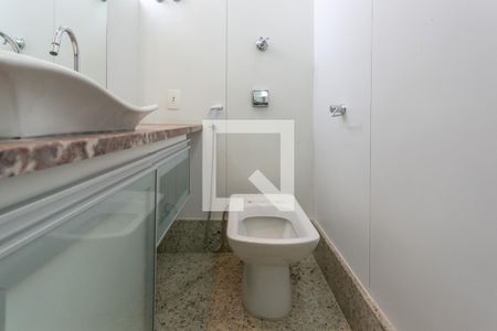 Casa para alugar com 440m², 4 quartos e 4 vagasBanheiro da Suíte