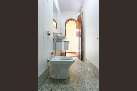 Casa para alugar com 440m², 4 quartos e 4 vagasBanheiro 2