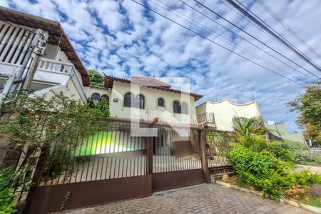 Casa para alugar com 440m², 4 quartos e 4 vagasFachada