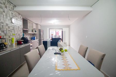 Casa à venda com 209m², 3 quartos e 3 vagascozinha