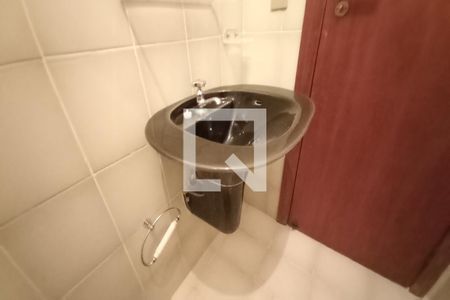 Apartamento à venda com 150m², 4 quartos e 2 vagasDetalhe do Banheiro de Serviço 