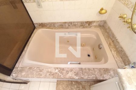 Apartamento à venda com 150m², 4 quartos e 2 vagasDetalhe do Banheiro da Suite