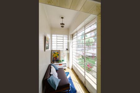 Casa à venda com 158m², 2 quartos e 4 vagas Casa à venda com 158m², 2 quartos e 4 vagasEntrada