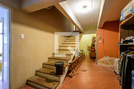 Casa à venda com 205m², 4 quartos e 3 vagasEscada