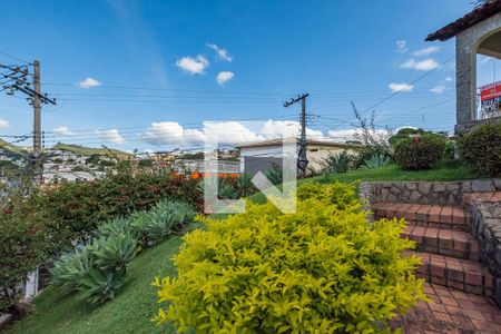 Casa à venda com 232m², 3 quartos e 5 vagas Casa à venda com 232m², 3 quartos e 5 vagasJardim - Entrada