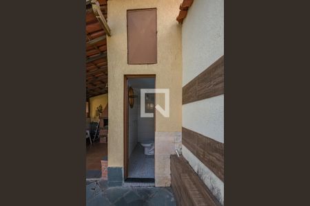 Casa à venda com 232m², 3 quartos e 5 vagas Casa à venda com 232m², 3 quartos e 5 vagasBanheiro Social 2