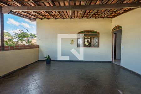 Casa à venda com 232m², 3 quartos e 5 vagas Casa à venda com 232m², 3 quartos e 5 vagasVaranda 2