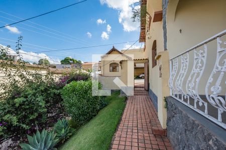 Casa à venda com 232m², 3 quartos e 5 vagas Casa à venda com 232m², 3 quartos e 5 vagasJardim - Entrada