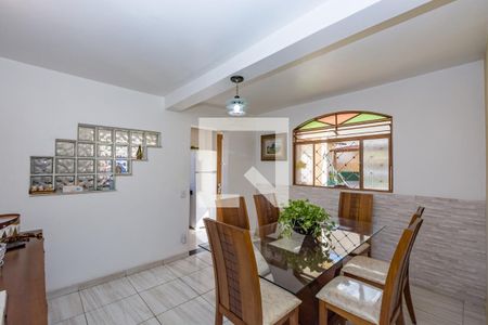 Casa à venda com 232m², 3 quartos e 5 vagas Casa à venda com 232m², 3 quartos e 5 vagasSala 3