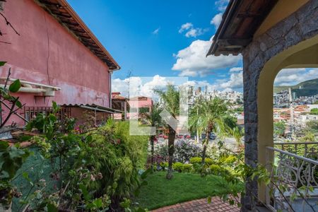 Casa à venda com 232m², 3 quartos e 5 vagas Casa à venda com 232m², 3 quartos e 5 vagasSala 2