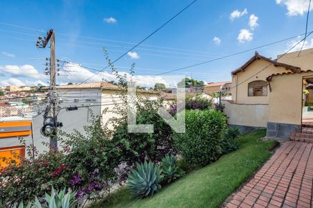 Casa à venda com 232m², 3 quartos e 5 vagas Casa à venda com 232m², 3 quartos e 5 vagasJardim - Entrada