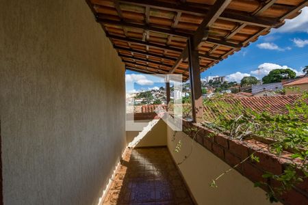 Casa à venda com 232m², 3 quartos e 5 vagas Casa à venda com 232m², 3 quartos e 5 vagasVaranda da Suíte