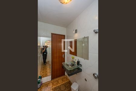 Casa à venda com 232m², 3 quartos e 5 vagas Casa à venda com 232m², 3 quartos e 5 vagasBanheiro Social