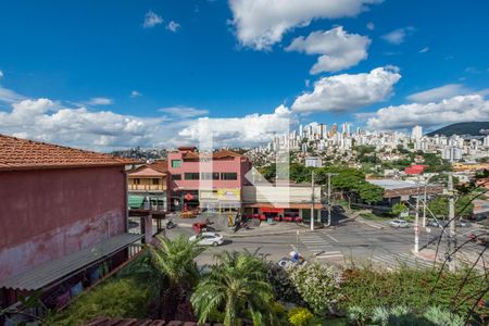 Casa à venda com 232m², 3 quartos e 5 vagas Casa à venda com 232m², 3 quartos e 5 vagasVaranda 2