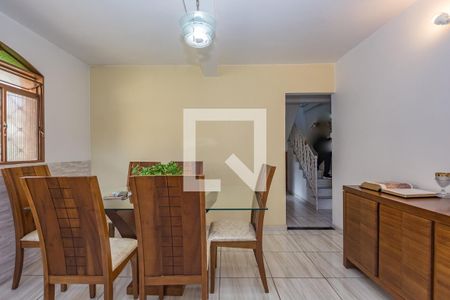 Casa à venda com 232m², 3 quartos e 5 vagas Casa à venda com 232m², 3 quartos e 5 vagasSala 3