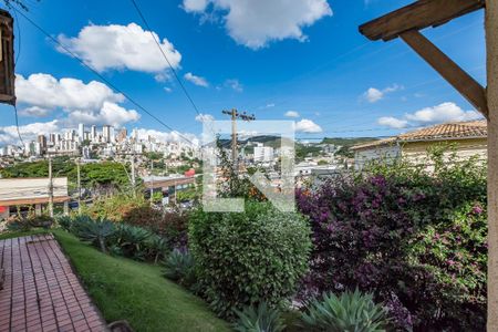 Casa à venda com 232m², 3 quartos e 5 vagas Casa à venda com 232m², 3 quartos e 5 vagasJardim - Entrada