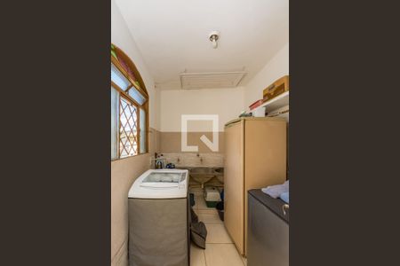 Casa à venda com 232m², 3 quartos e 5 vagas Casa à venda com 232m², 3 quartos e 5 vagasÁrea de Serviço