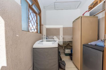 Casa à venda com 232m², 3 quartos e 5 vagas Casa à venda com 232m², 3 quartos e 5 vagasÁrea de Serviço