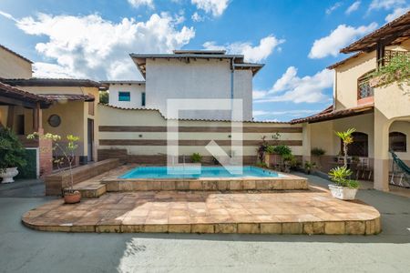 Casa à venda com 232m², 3 quartos e 5 vagas Casa à venda com 232m², 3 quartos e 5 vagasQuintal - Piscina