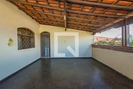 Casa à venda com 232m², 3 quartos e 5 vagas Casa à venda com 232m², 3 quartos e 5 vagasVaranda 2