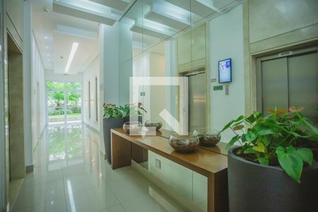 Apartamento à venda com 70m², 2 quartos e 2 vagasHall social