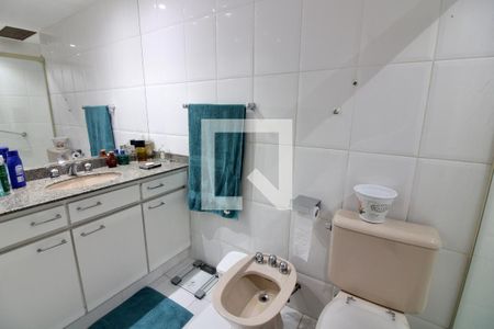 Apartamento para alugar com 188m², 2 quartos e 3 vagas Apartamento para alugar com 188m², 2 quartos e 3 vagasBanheiro da Suíte