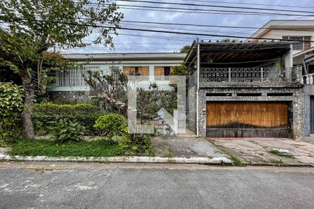 Casa à venda com 315m², 3 quartos e 6 vagasFachada