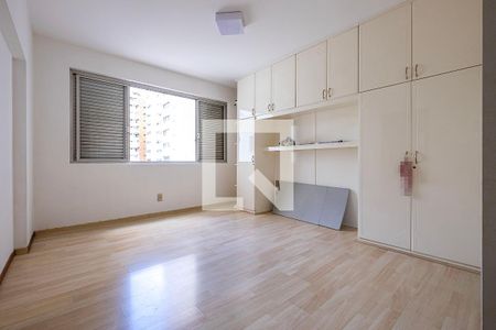 Apartamento à venda com 200m², 3 quartos e 2 vagas Apartamento à venda com 200m², 3 quartos e 2 vagasSuíte