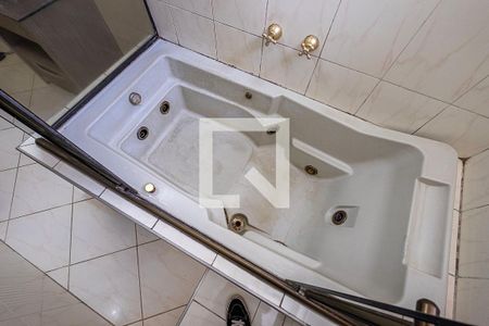 Apartamento à venda com 200m², 3 quartos e 2 vagas Apartamento à venda com 200m², 3 quartos e 2 vagasSuíte - Banheiro