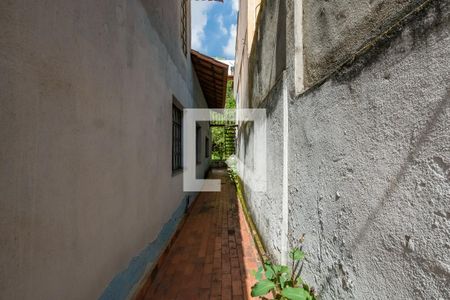 Casa à venda com 335m², 4 quartos e 4 vagas Casa à venda com 335m², 4 quartos e 4 vagasEntrada