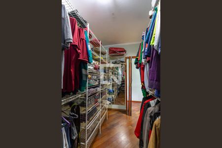 Casa à venda com 172m², 3 quartos e 2 vagas Casa à venda com 172m², 3 quartos e 2 vagasCloset da Suite