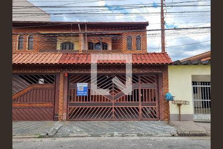 Casa à venda com 172m², 3 quartos e 2 vagas Casa à venda com 172m², 3 quartos e 2 vagasFachada