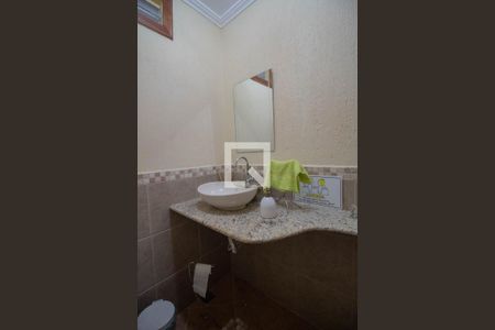 Casa à venda com 250m², 4 quartos e 2 vagas Casa à venda com 250m², 4 quartos e 2 vagaslavabo 2