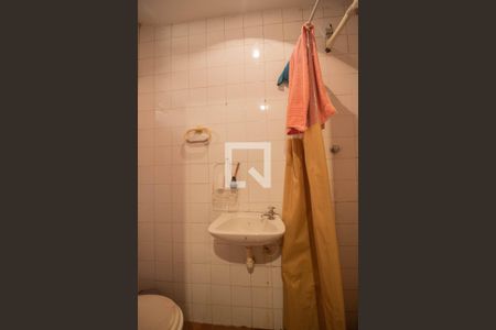 Casa à venda com 250m², 4 quartos e 2 vagas Casa à venda com 250m², 4 quartos e 2 vagasBanheiro de serviço
