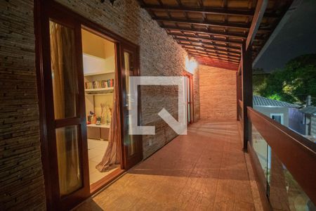 Casa à venda com 250m², 4 quartos e 2 vagas Casa à venda com 250m², 4 quartos e 2 vagasVaranda