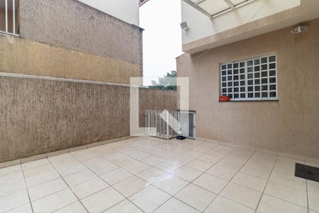 Casa à venda com 350m², 5 quartos e 6 vagas Casa à venda com 350m², 5 quartos e 6 vagasQuintal
