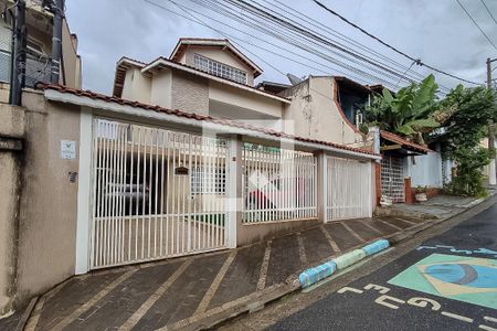 Casa à venda com 350m², 5 quartos e 6 vagas Casa à venda com 350m², 5 quartos e 6 vagasFachada